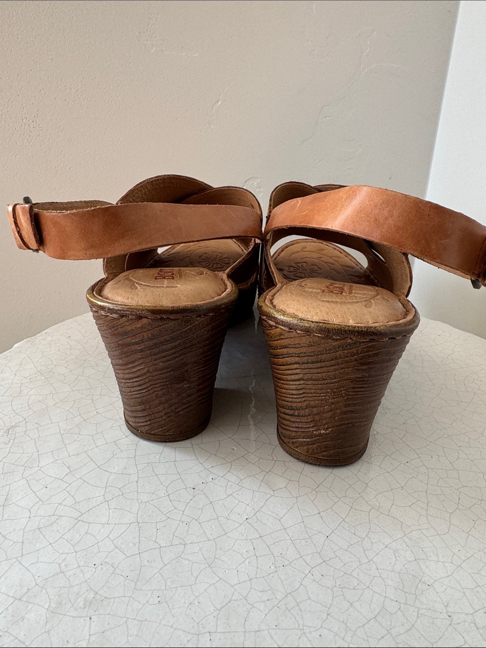 Born Women's Tan Camel Leather Crossover Slingback Sandals Platform Size 10 EUC - Picture 3 of 12